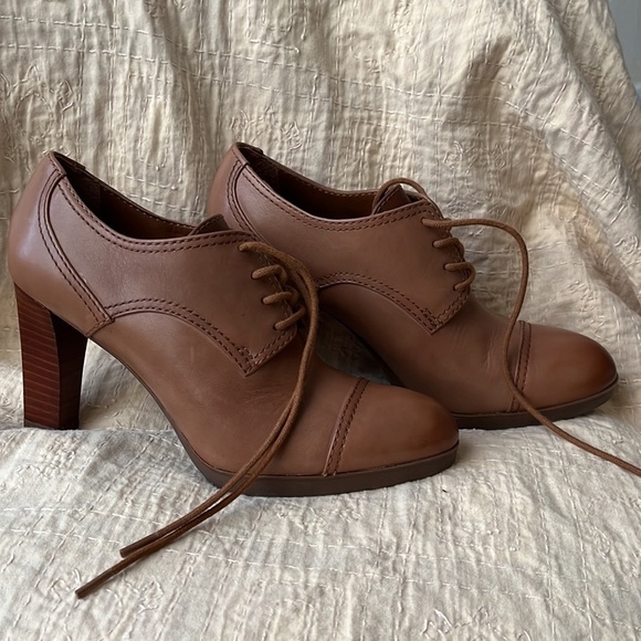 Like new Franco Sarto lace up ankle booties size 6.5 M, 3.5in heel whiskey brown - Picture 1 of 10